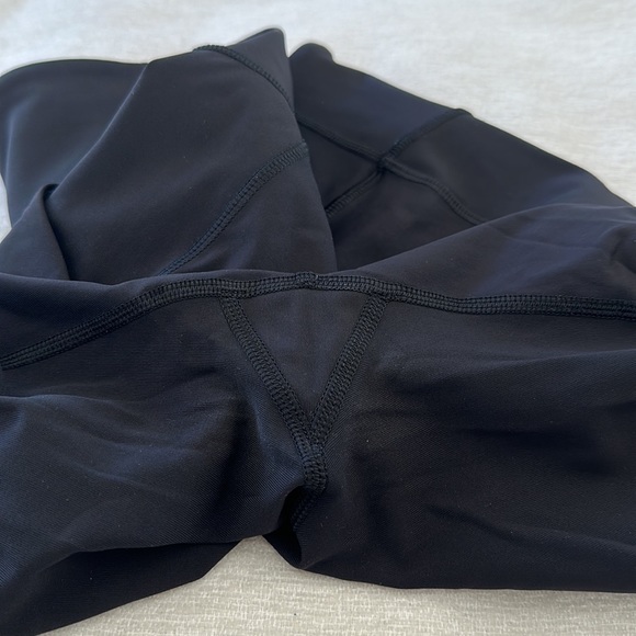 Lululemon Sole Training Crop with New York details Sz 8 🏃🏻‍♀️🧎🏻‍♀️ - Picture 10 of 11